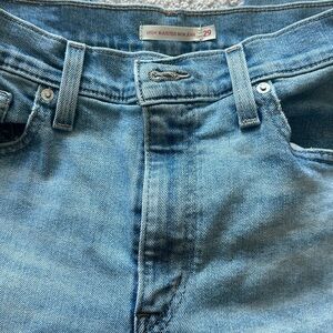 High waisted Mom Jean Levi’s (Size 29)